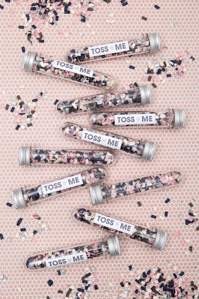 Check out these DIY wedding confetti tubes for your ceremony toss!