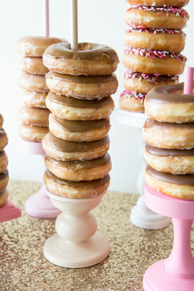 You have to see this DIY wedding donut bar!