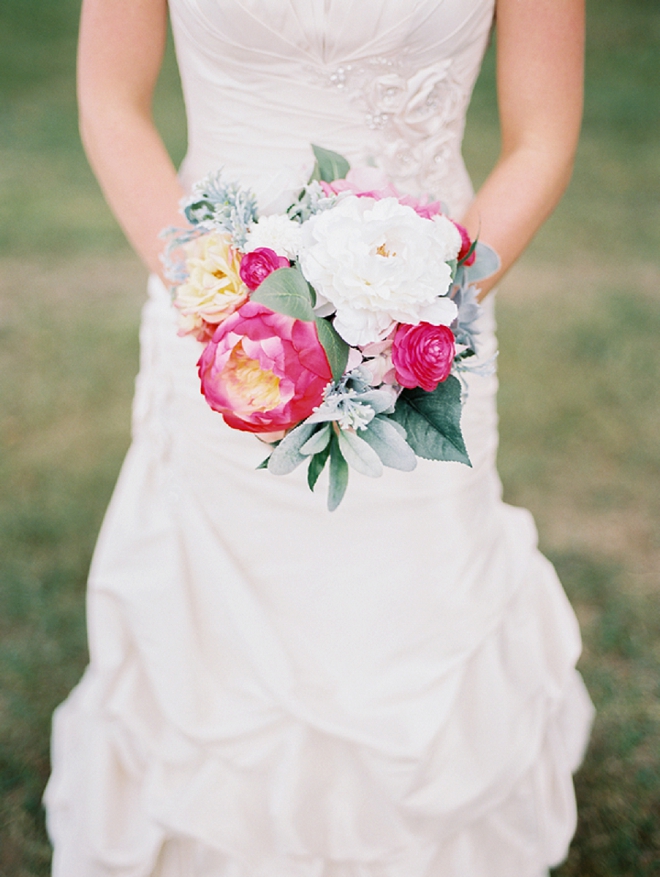 Stunning snap of the Bride and her handmade bouquet!