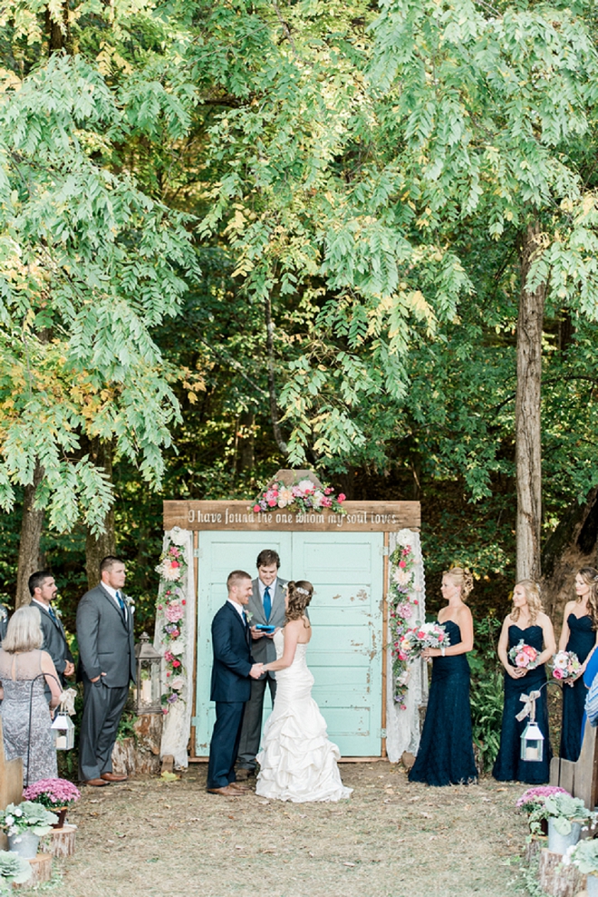 Sweet snap of this stunning outdoor ceremony!