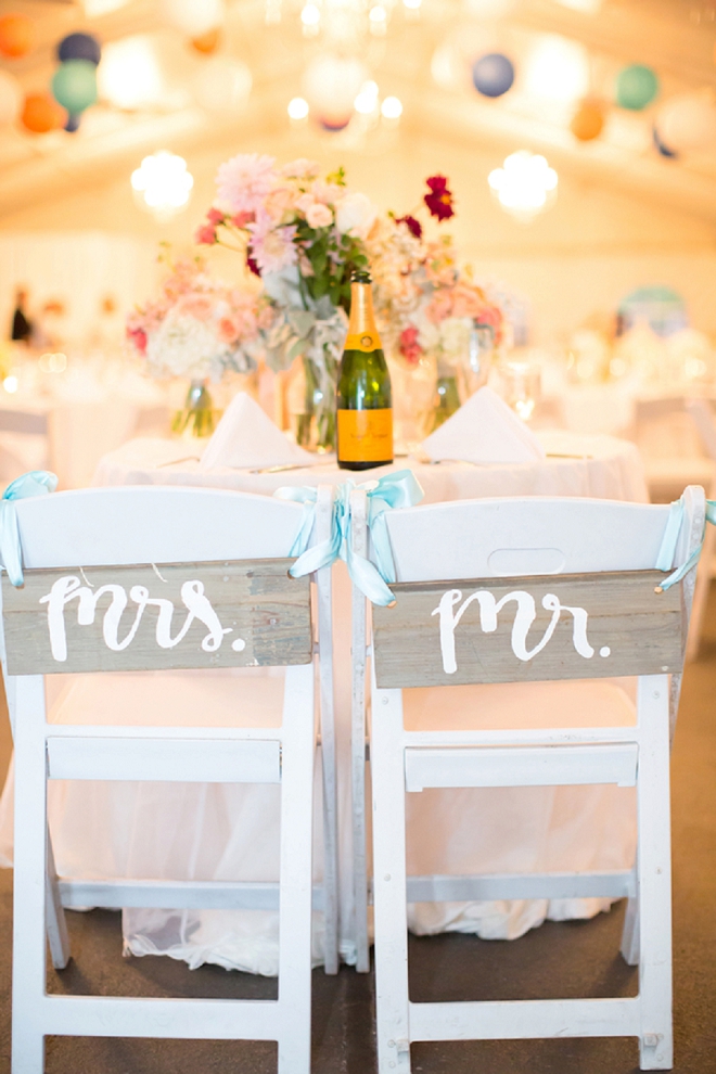 We're loving this couple's Mr. and Mrs. chairs!