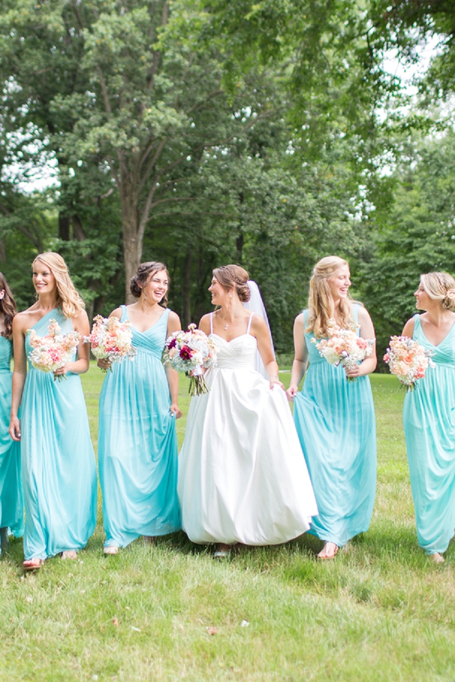The gorgeous Bride and her turquoise Bridesmaid's!