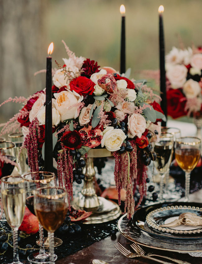 Crushing on this dark and moody red and black inspired tablescape!