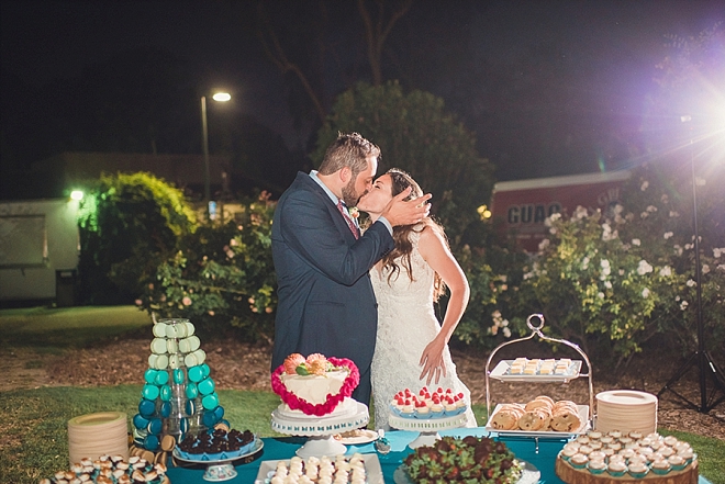 Loving this sweet snap of cutting the cake as Mr. and Mrs!