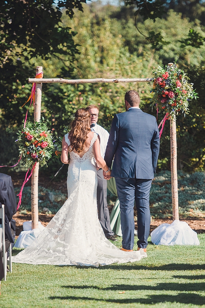Swooning over this gorgeous and happy couple's outdoor ceremony!