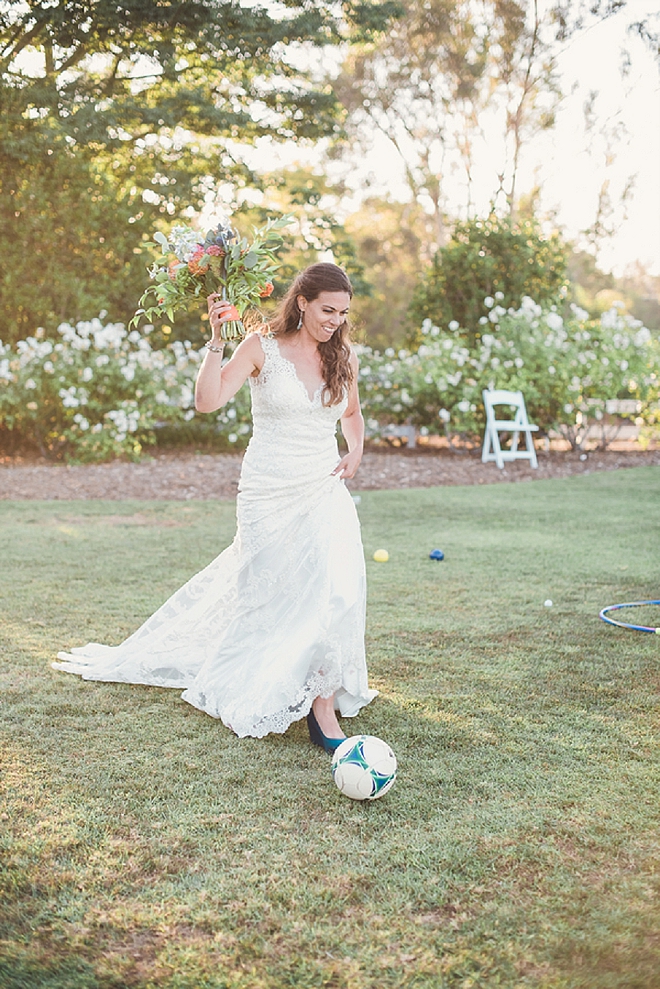 How darling is this Bride and their fun outdoor reception!? LOVE!