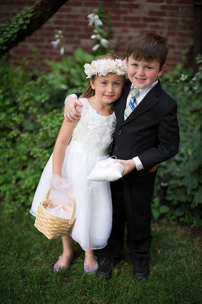 How darling is this flower girl and ring bearer?! Too cute!!