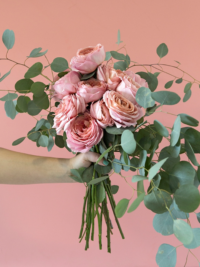 These are the best wedding flower tips about garden roses!
