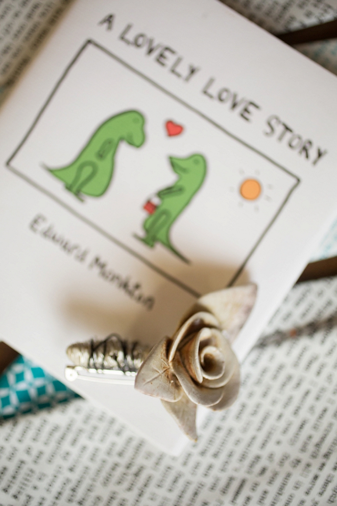 How great is this ceramic boutonniere the bride crafted for her groom herself?! LOVE!