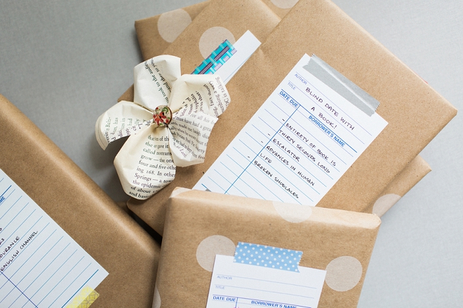 How cute is this Blind Date with a Book wedding favor idea?! LOVE!!