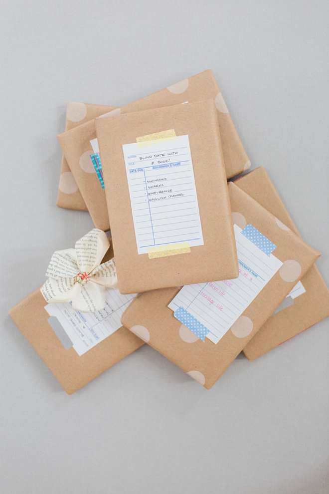How cute is this Blind Date with a Book wedding favor idea?! LOVE!!