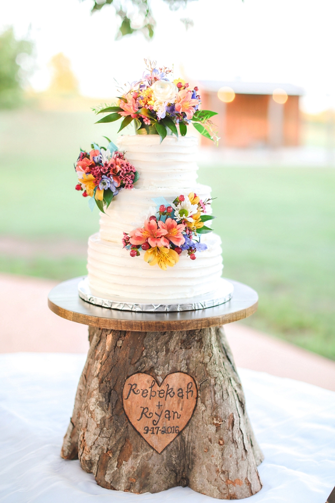 OMG. We're loving this couple's stunning wedding cake and handmade wooden cake stand!