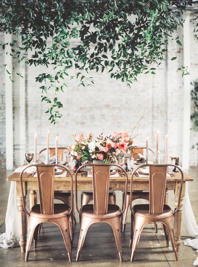 Gah!!! Hanging greenery over a rustic table!