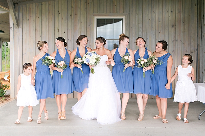 We're in love with these darling blue Bridesmaid's and these darling snaps!