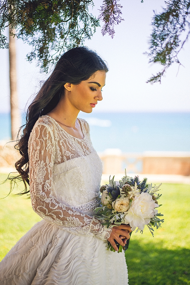 How amazing does this Bride look?! We're in LOVE with this wedding day style!