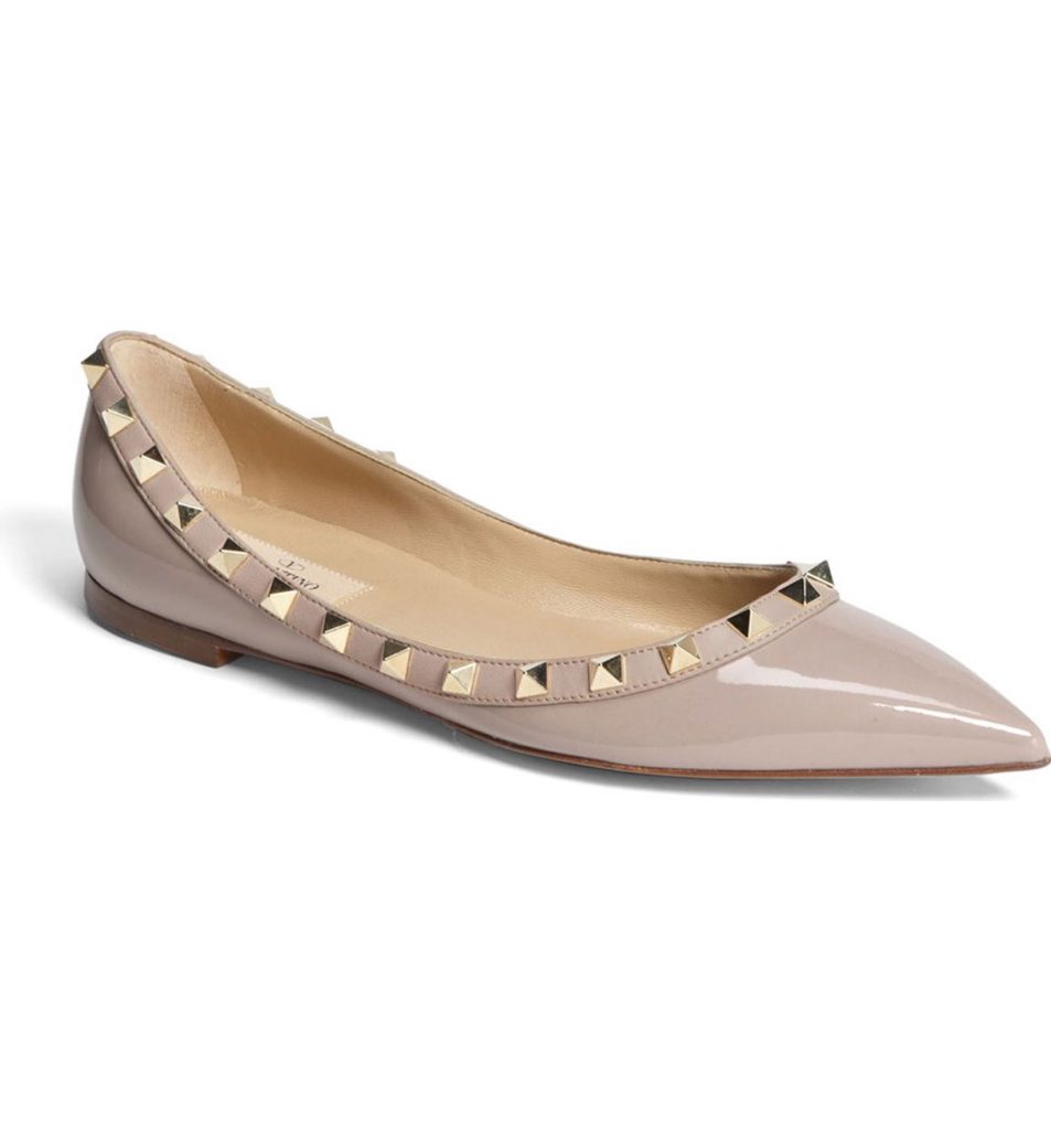 These valentino rockstud ballerina flats are perfect for a backyard summer wedding! 