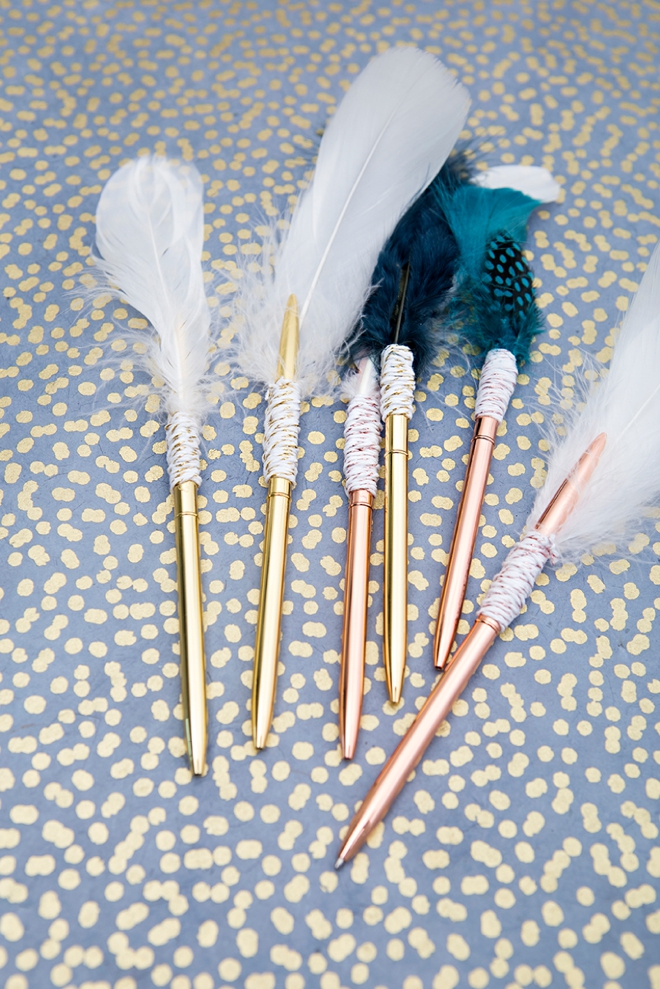 This DIY feather gold pen would be perfect for your wedding guest book!