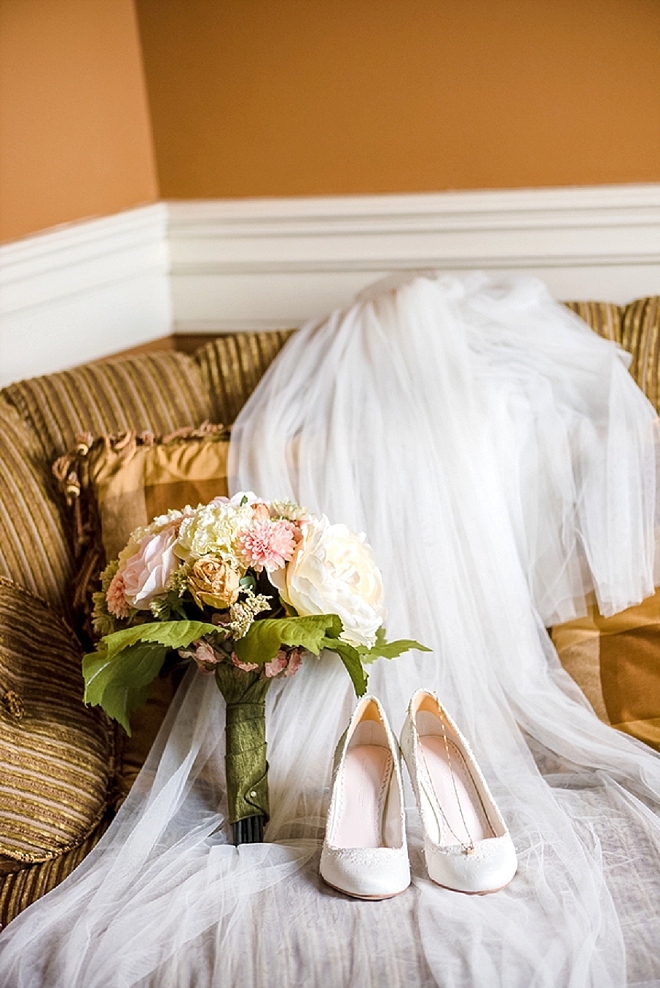 In LOVE with this Bride stunning wedding day details!