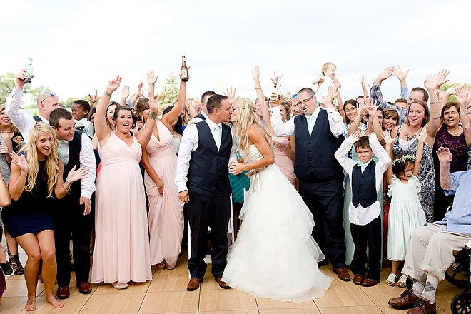 We're LOVING a full wedding snap at your reception!