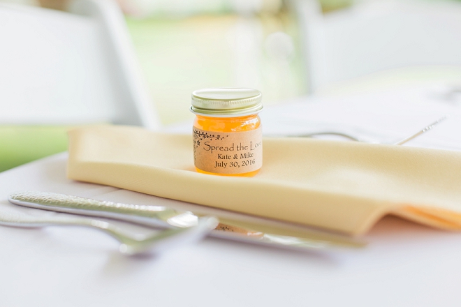 Darling honey wedding favors for each guest!