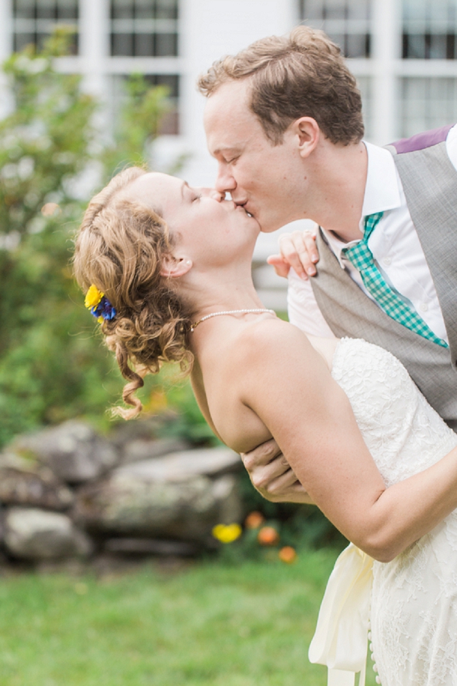 Crushing on this super cute backyard wedding!