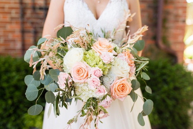 In LOVE with this Bride's STUNNING bouquet!