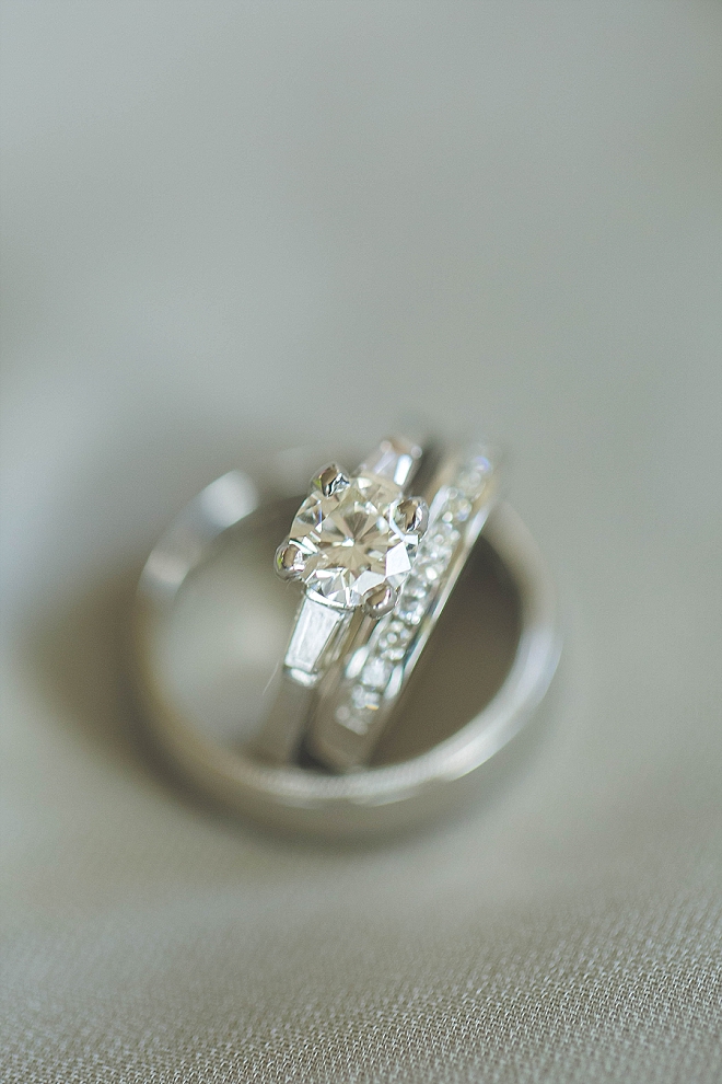 We love this sparkly and classic ring shot!