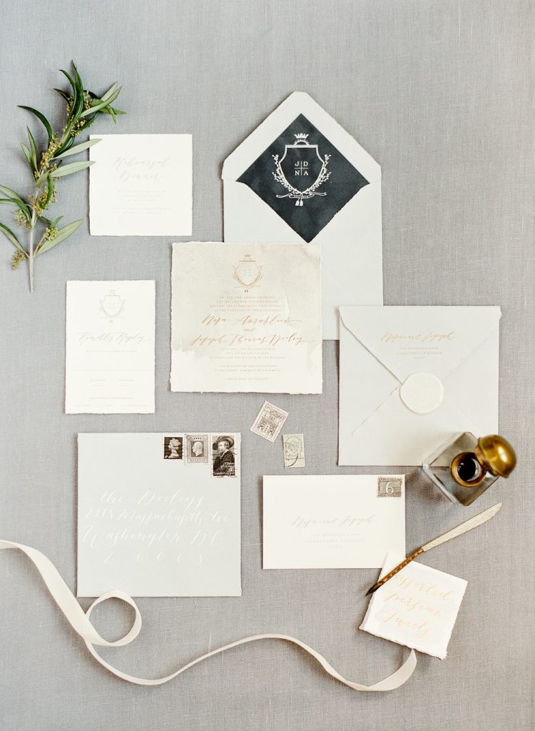 Ahh! I love these classic, elegant wedding invites. 