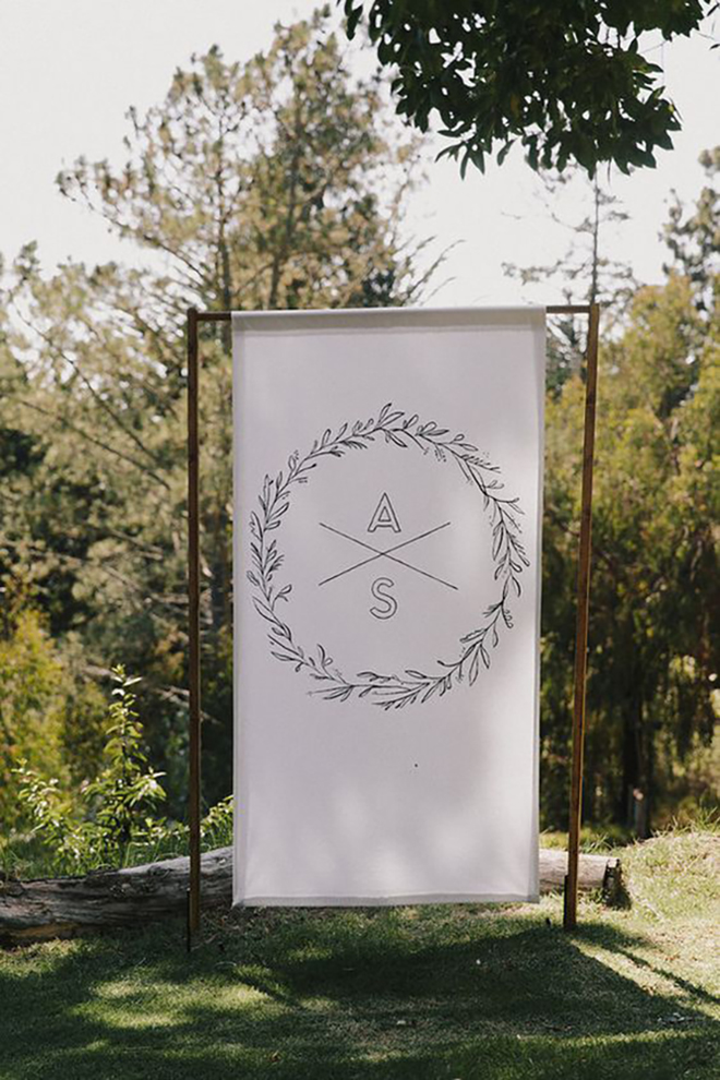 Scream your logo during the ceremony on a personalized backdrop. 