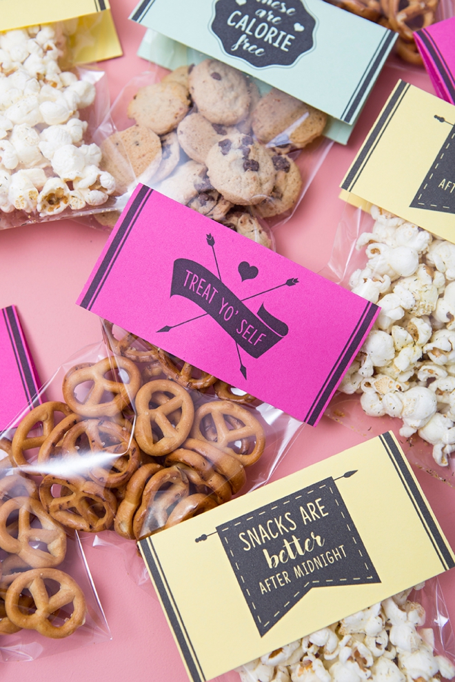 Use any snack and any color paper to make these awesome wedding snack gifts!
