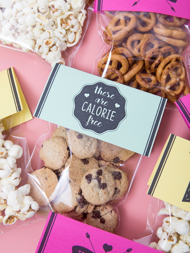Use any snack and any color paper to make these awesome wedding snack gifts!