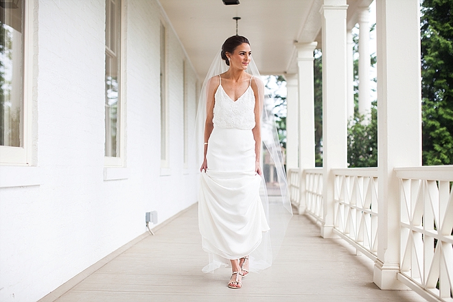 We're crushing on this beautiful brides wedding day style!