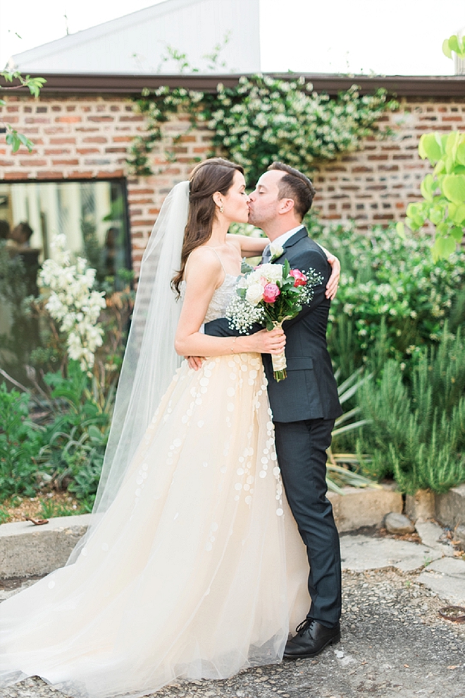 We are in LOVE with this gorgeous couple and their ridiculously crafty day!