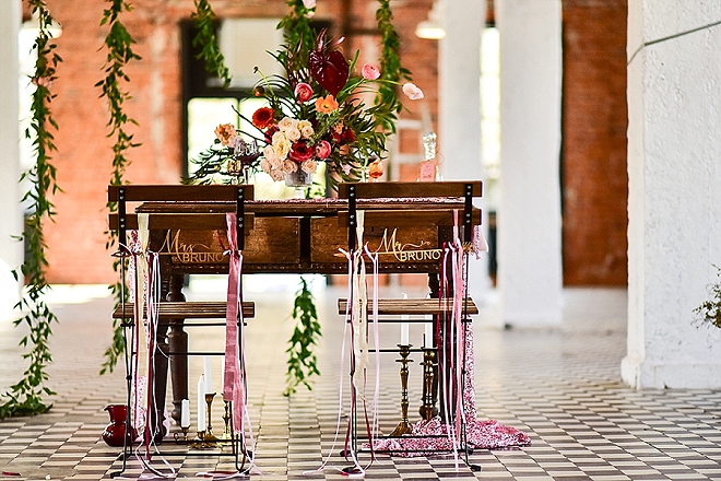 Stunning sweetheart table inspiration at this gorgeous styled shoot!
