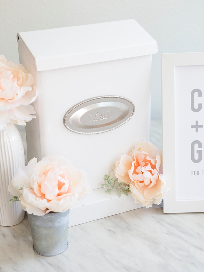 Make your own wedding mailbox card box, plus free printable signs in 6 colors!
