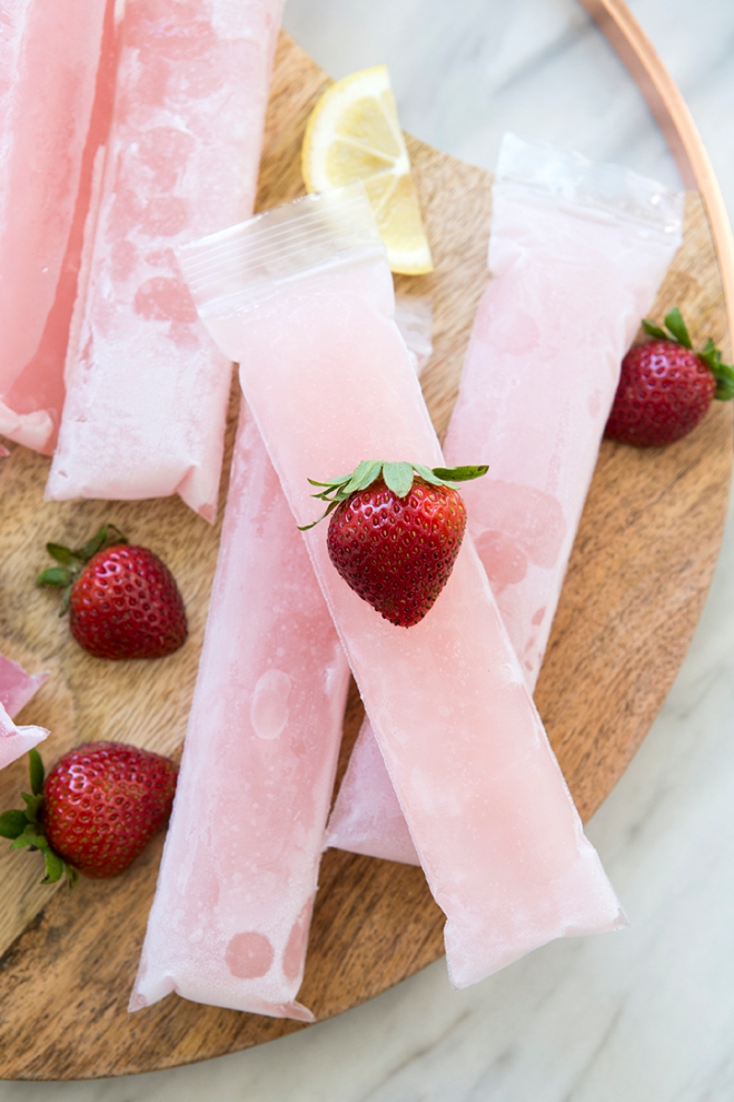 Make your own Rosé popsicles, perfect for summer!