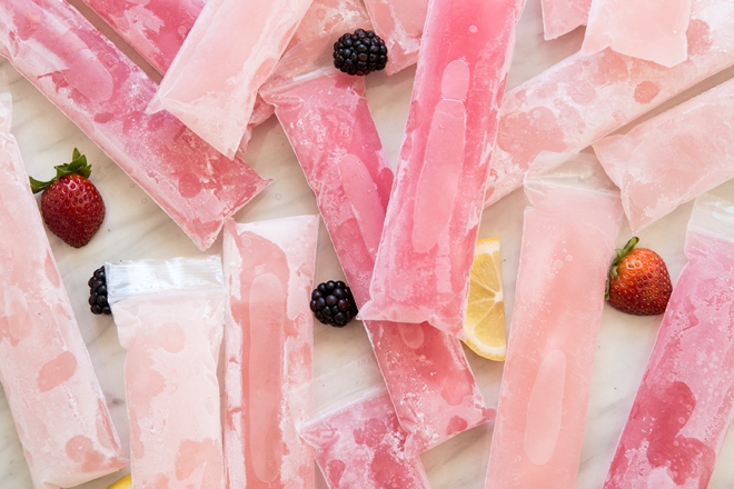 These homemade Rosé popsicles are a MUST for your bachelorette party!