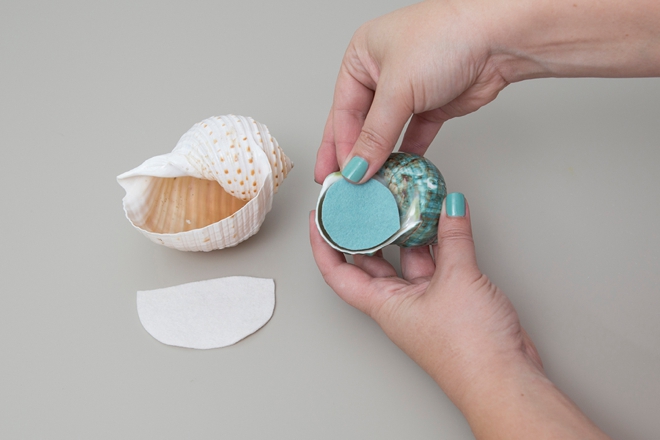 These little DIY felt seashell ring bearer pillows are perfect for your beach wedding!