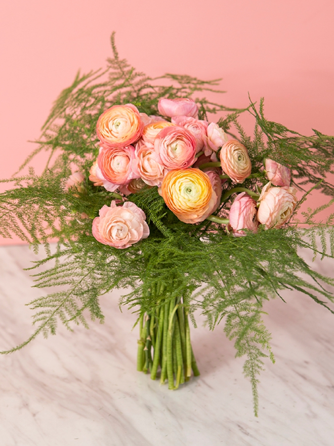 If you're using ranunculus in your wedding, you must read these tips!