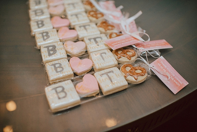 We're loving this customized dessert cookie favors!