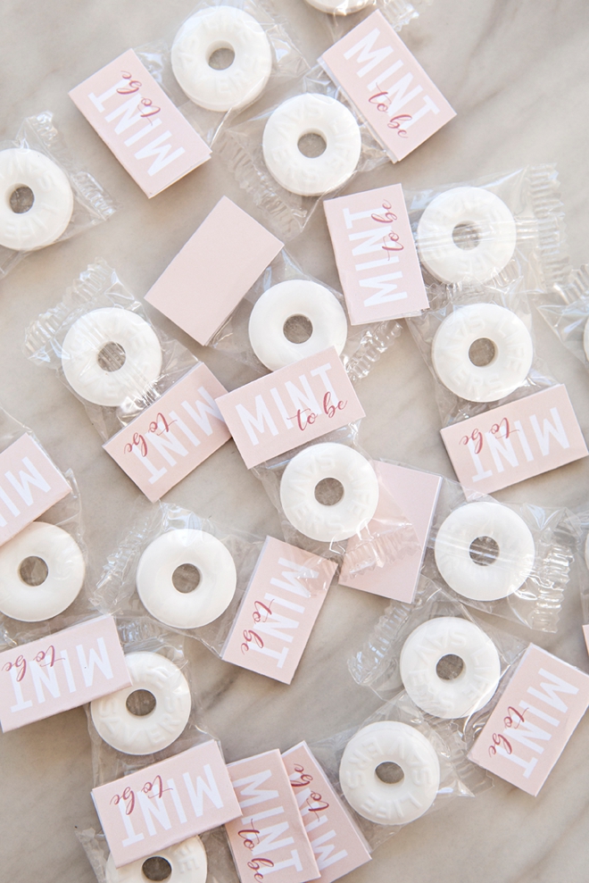 We're obsessing over these DIY Mint To Be favors, print the tags for free!