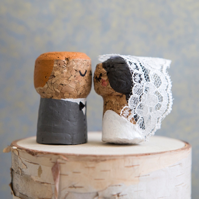 These DIY champagne cork bride and groom keepsakes are the BEST thing ever!