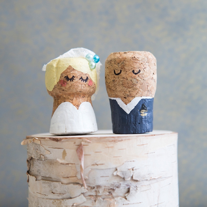 These DIY champagne cork bride and groom keepsakes are the BEST thing ever!