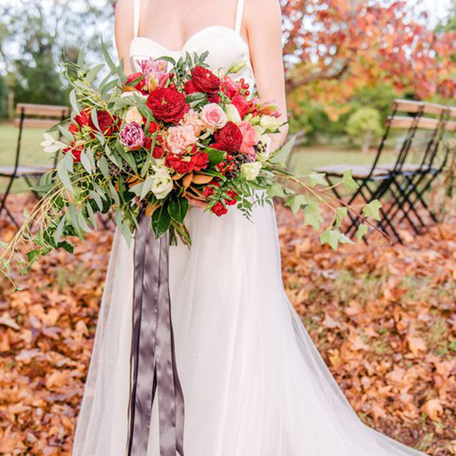 Gorgeous mix of fall and summer with this stunning bouquet and picture from Studio Impression Photography!