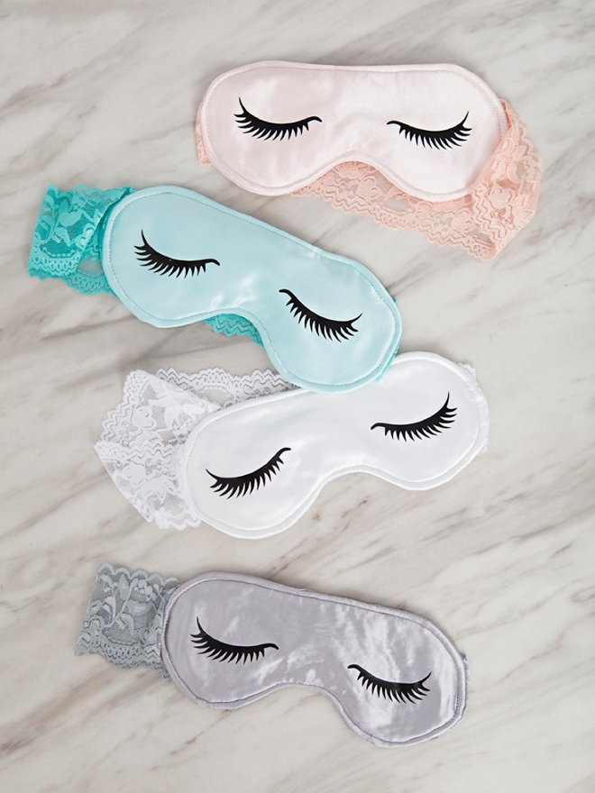 How adorable are these DIY sleep mask with sexy eyelashes!?