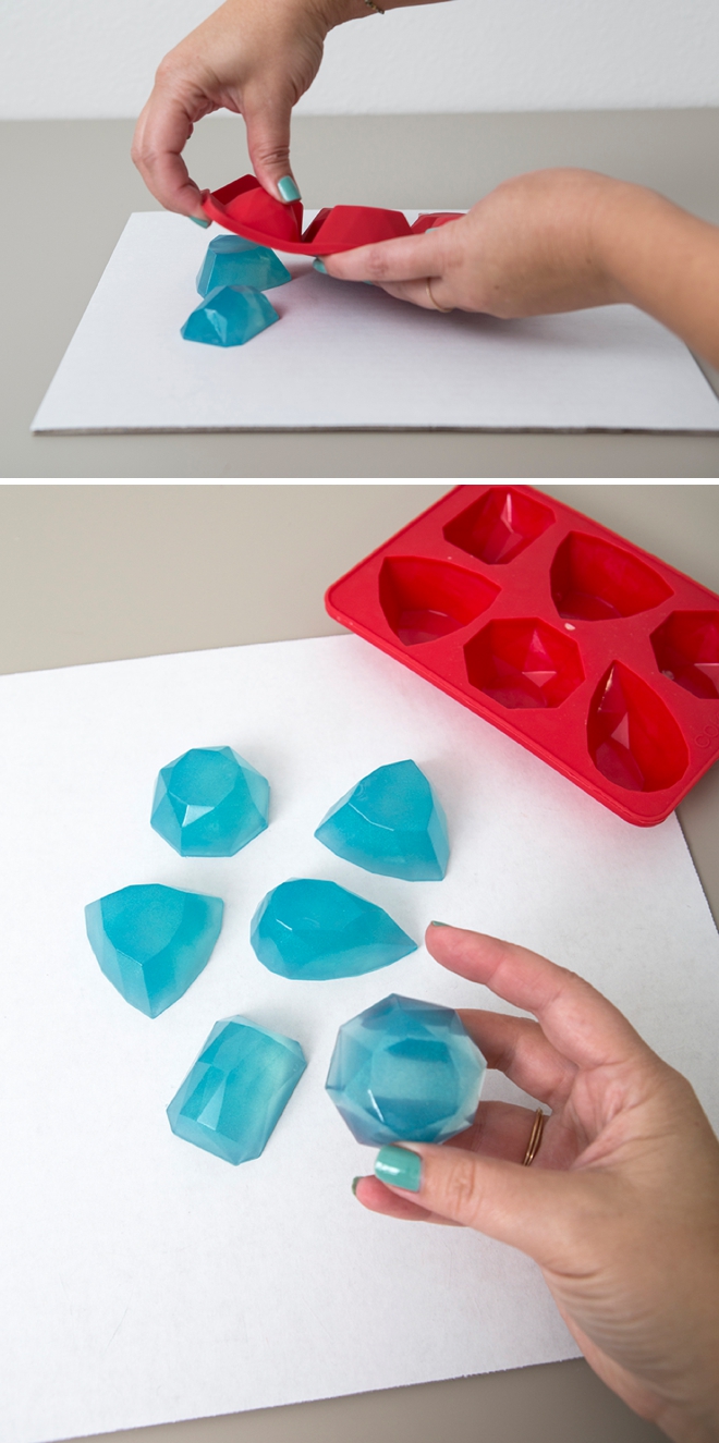 These DIY gemstone soaps are super easy to make and totally gorgeous!