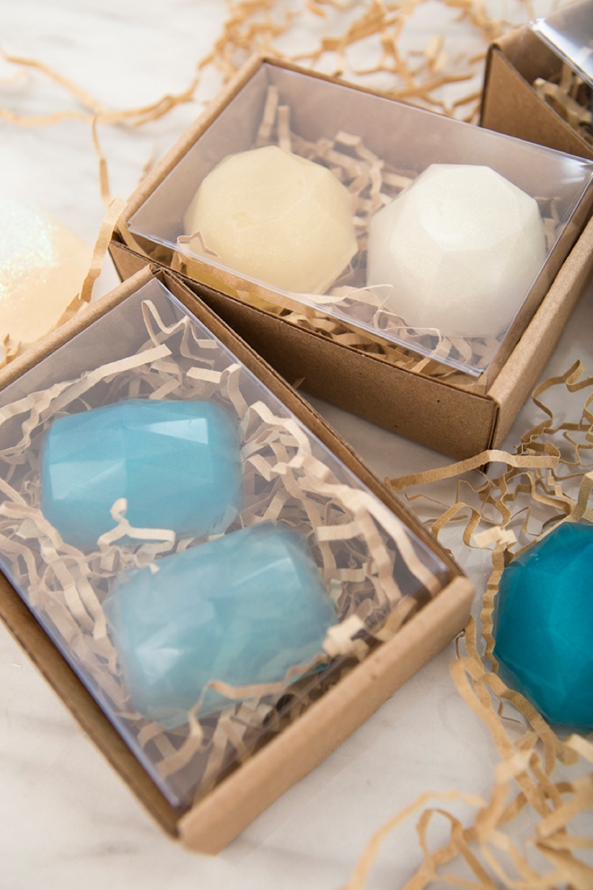 How pretty are these DIY gemstone soap favors!!
