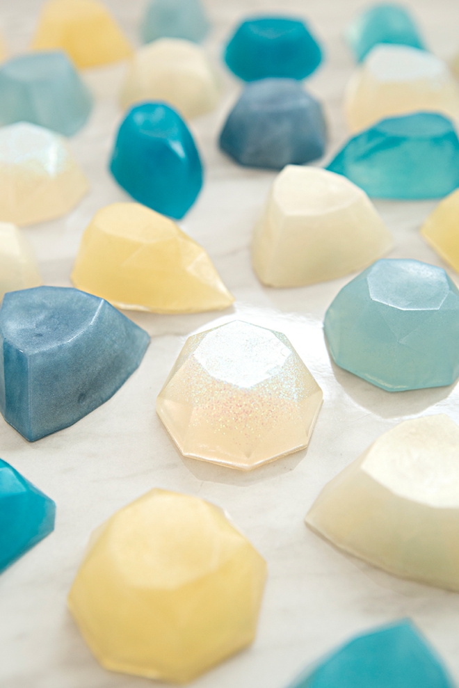 These DIY gemstone soaps are super easy to make and totally gorgeous!