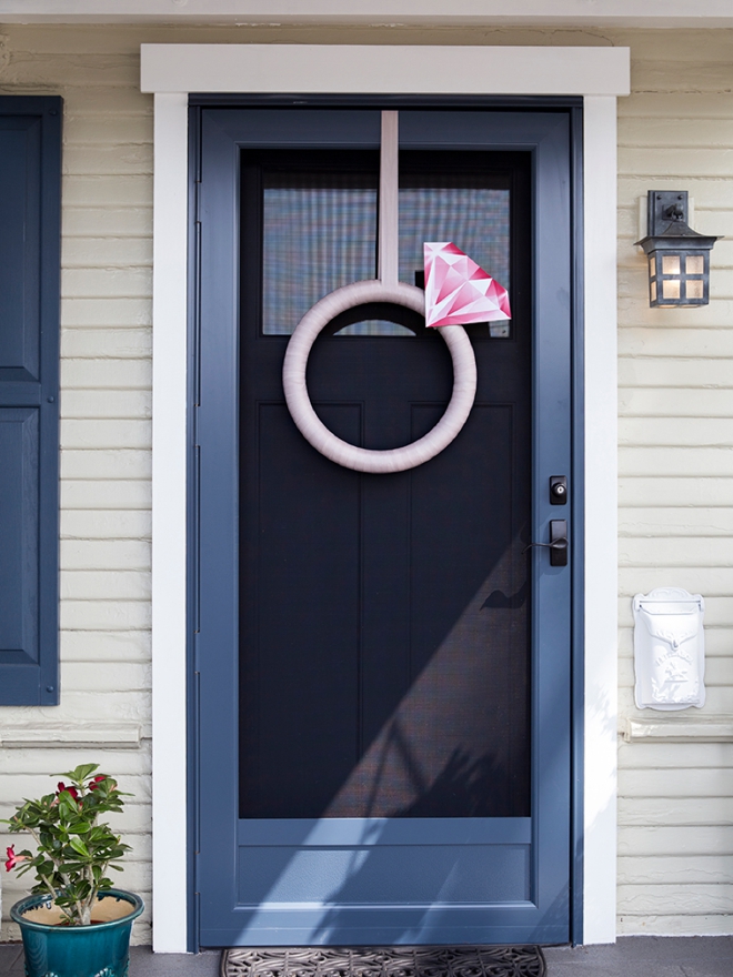 OMG, how cute is this giant DIY diamond ring wreath!?