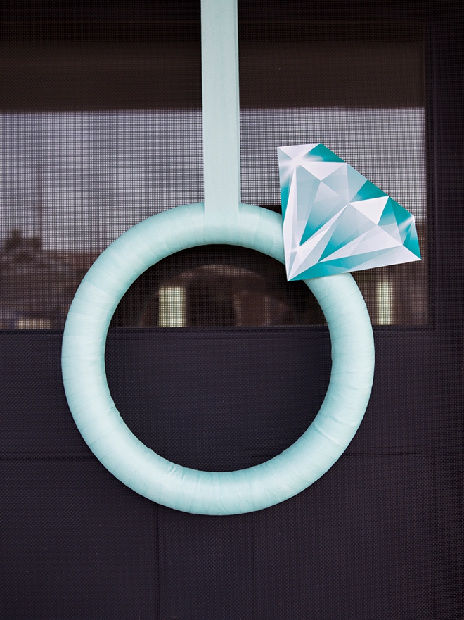 OMG, how cute is this giant DIY diamond ring wreath!?